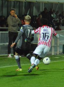 Alessandria, Serie B, 2021/2022, Alessandria-Vicenza 0-1, giocata allo stadio Giuseppe Moccagatta, nella foto: Simone Corazza contrastato da Da Silva Bikel
