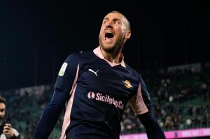 Palermo, Italia, 1 novembre 2025. Stadio Renzo Barbera, Palermo vs Pescara, match valido per il campionato di Serie B 2025/2026. Nella foto: Jesse Joronen (Palermo FC)