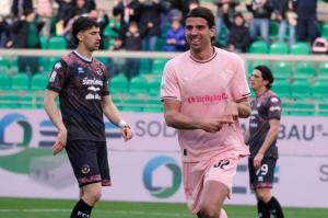 Palermo, Italy, 21 February 2026. Renzo Barbera Stadium, Palermo FC vs FC Sudtirol, match valid for the 2025/2026 Serie B championship. In the photo: Celebration Pietro Ceccaroni (Palermo FC)