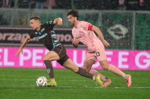 Palermo, Italia, 7 febbraio 2026. Stadio Renzo Barbera, Palermo vs Empoli, match valido per il campionato di Serie B 2025/2026. Nella foto: Mattia Bani (Palermo FC)