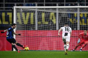 Cm Milano 09/12/2023 - campionato di calcio serie A / Inter-Udinese / foto Cristiano Mazzi/Image Sport nella foto: gol Hakan Calhanoglu