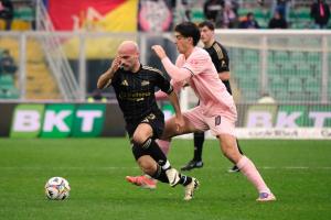 Palermo, Italy, 14 February 2026. Renzo Barbera Stadium, Palermo vs Virtus Entella, match valid for the 2025/2026 Serie B championship. In the photo: Filippo Ranocchia (Palermo FC) and Luca Parodi (Virtus Entella)