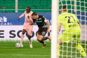 Palermo, Italia, 7 febbraio 2026. Stadio Renzo Barbera, Palermo vs Empoli, match valido per il campionato di Serie B 2025/2026. Nella foto: Emmanuel Gyasi (Palermo FC) e Matteo Lovato (Empoli FC)
