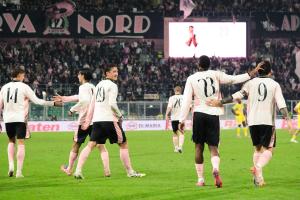 Palermo, Italia, 1 novembre 2025. Stadio Renzo Barbera, Palermo vs Pescara, match valido per il campionato di Serie B 2025/2026. Nella foto: Esultanza Salim Diakite' (Palermo FC) Palermo