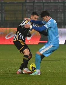 Alessandria Serie C, 2023/2024, Juventus Next Gen-Pineto 2-2, giocata allo stadio Giuseppe Moccagatta, nella foto:  Mattia Ruggiero contrastato