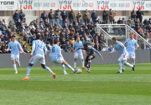 Alessandria, Serie B, 2021/2022, Alessandria-Spal 2-2, giocata allo stadio Giuseppe Moccagatta, nella foto: Abou Ba contrastato da Biagio Meccariello