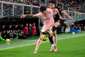 Palermo, Italy, 18 January 2026. Renzo Barbera Stadium, Palermo vs Spezia, match valid for the 2025/2026 Serie B championship. In the photo: Mattia Bani (Palermo FC) and Leonardo Sernicola (Spezia)