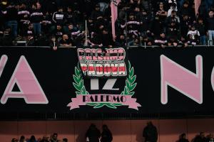 Palermo, Italy, 27 December 2025. Renzo Barbera Stadium, Palermo vs Padova, match valid for the 2025/2026 Serie B championship. In the photo: Palermo fans
