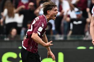 Salerno, 04.05.2025 - Salernitana - Mantova / Campionato Serie B 2024-25 / foto Nicola Ianuale
Nella foto: Lorenzo Amatucci esulta dopo aver realizzato il primo gol della Salernitana