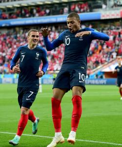 Francia-Peru 1-0 