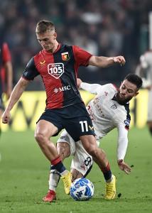 Db Genova 08/10/2022 - campionato di calcio serie B / Genoa-Cagliari / foto Daniele Buffa/Image Sport
nella foto: Albert Gudmundsson-Nahitan Nandez