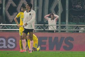 Palermo, Italia, 1 novembre 2025. Stadio Renzo Barbera, Palermo vs Pescara, match valido per il campionato di Serie B 2025/2026. Nella foto: Goll annullato di Niccolo’ Pierozzi (Palermo FC)