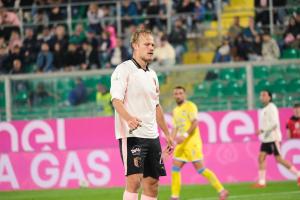Palermo, Italia, 1 novembre 2025. Stadio Renzo Barbera, Palermo vs Pescara, match valido per il campionato di Serie B 2025/2026. Nella foto: Joel Pohjanpalo (Palermo FC)