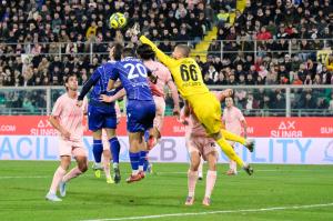 Palermo, Italy, 27 December 2025. Renzo Barbera Stadium, Palermo vs Padova, match valid for the 2025/2026 Serie B championship. In the photo: Palermo vs Padova Jesse Joronen (Palermo FC)