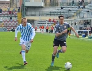 Alessandria, Serie B, 2021/2022, Alessandria-Spal 2-2, giocata allo stadio Giuseppe Moccagatta, nella foto: Valerio Mantovani contrastato da Lorenzo Dickmann