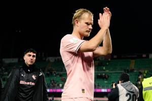 Palermo, Italy, 18 January 2026. Renzo Barbera Stadium, Palermo vs Spezia, match valid for the 2025/2026 Serie B championship. In the photo: Joel Pohjanpalo (Palermo FC) celebrates after the victory