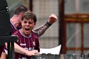 Salerno, 04.05.2025 - Salernitana - Mantova / Campionato Serie B 2024-25 / foto Nicola Ianuale
Nella foto: Lorenzo Amatucci esulta dopo aver realizzato il primo gol della Salernitana