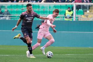 Palermo, Italy, 21 February 2026. Renzo Barbera Stadium, Palermo FC vs FC Sudtirol, match valid for the 2025/2026 Serie B championship. In the photo: Dennis Johnsen (Palermo FC) and Hamza El Kaouakibi (FC Sudtirol)