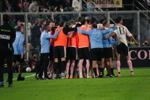 Palermo, Italia, 1 novembre 2025. Stadio Renzo Barbera, Palermo vs Pescara, match valido per il campionato di Serie B 2025/2026. Nella foto: Esultanza Palermo