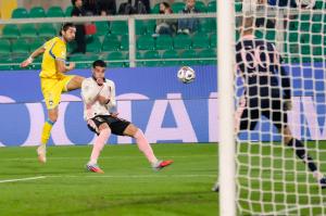 Palermo, Italy, 1 November 2025. Renzo Barbera Stadium, Palermo vs Pescara, match valid for the 2025/2026 Serie B championship. In the photo: Antonio Di Nardo (Pescara) and Niccolo' Pierozzi (Palermo FC)
