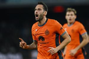 Db Napoli 03/12/2023 - campionato di calcio serie A / Napoli-Inter / foto Daniele Buffa/Image Sport
nella foto: esultanza gol Hakan Calhanoglu