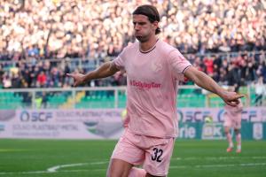 Palermo, Italy, 21 February 2026. Renzo Barbera Stadium, Palermo FC vs FC Sudtirol, match valid for the 2025/2026 Serie B championship. In the photo: Celebration Pietro Ceccaroni (Palermo FC)