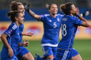 Db Parma 05/12/2023 - Nations League femminile / Italia-Svizzera / foto Daniele Buffa/Image Sport
nella foto: esultanza gol Arianna Caruso