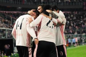 Palermo, Italia, 1 novembre 2025. Stadio Renzo Barbera, Palermo vs Pescara, match valido per il campionato di Serie B 2025/2026. Nella foto: Esultanza Palermo