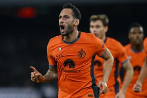 Db Napoli 03/12/2023 - campionato di calcio serie A / Napoli-Inter / foto Daniele Buffa/Image Sport
nella foto: esultanza gol Hakan Calhanoglu