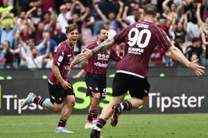 Salerno, 04.05.2025 - Salernitana - Mantova / Campionato Serie B 2024-25 / foto Nicola Ianuale
Nella foto: Lorenzo Amatucci esulta dopo aver realizzato il primo gol della Salernitana