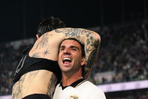 Palermo, Italia, 1 novembre 2025. Stadio Renzo Barbera, Palermo vs Pescara, match valido per il campionato di Serie B 2025/2026. Nella foto: Esultanza Matteo Brunori (Palermo FC) e Pietro Ceccaroni (Palermo FC)