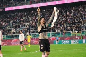 Palermo, Italia, 1 novembre 2025. Stadio Renzo Barbera, Palermo vs Pescara, match valido per il campionato di Serie B 2025/2026. Nella foto: Esultanza Matteo Brunori (Palermo FC)