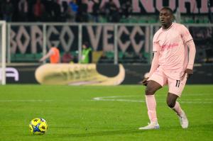 Palermo, Italy, 27 December 2025. Renzo Barbera Stadium, Palermo vs Padova, match valid for the 2025/2026 Serie B championship. In the photo: Emmanuel Gyasi (Palermo FC)