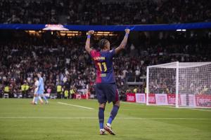 Madrid, LaLiga 2024-2025, Real Madrid CF-FC Barcelona, giocata allo stadio Santiago Bernabeu. Nella foto: Raphinha