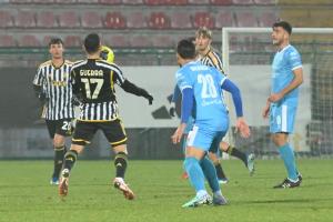 Alessandria Serie C, 2023/2024, Juventus Next Gen-Pineto 2-2, giocata allo stadio Giuseppe Moccagatta, nella foto: controllo di petto di Simone Guerra