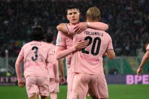 Palermo, Italia, 7 febbraio 2026. Stadio Renzo Barbera, Palermo vs Empoli, match valido per il campionato di Serie B 2025/2026. Nella foto: Esultanza Joel Pohjanpalo (Palermo FC) e Giangiacomo Magnani (Palermo FC)