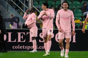 Palermo, Italia, 7 febbraio 2026. Stadio Renzo Barbera, Palermo vs Empoli, match valido per il campionato di Serie B 2025/2026. Nella foto: Esultanza Emmanuel Gyasi (Palermo FC)