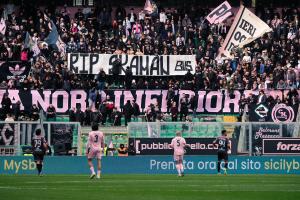 Palermo, Italy, 21 February 2026. Renzo Barbera Stadium, Palermo FC vs FC Sudtirol, match valid for the 2025/2026 Serie B championship. In the photo: Palermo fans