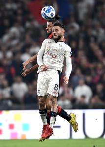 Db Genova 08/10/2022 - campionato di calcio serie B / Genoa-Cagliari / foto Daniele Buffa/Image Sport
nella foto: Nahitan Nandez-Radu Dragusin