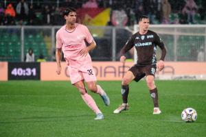 Palermo, Italia, 7 febbraio 2026. Stadio Renzo Barbera, Palermo vs Empoli, match valido per il campionato di Serie B 2025/2026. Nella foto: Pietro Ceccaroni (Palermo FC) e Luca Magnino (Empoli FC)