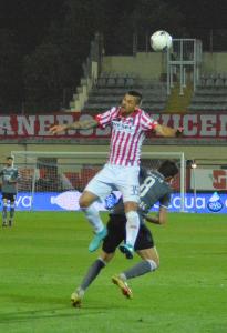 Alessandria, Serie B, 2021/2022, Alessandria-Vicenza 0-1, giocata allo stadio Giuseppe Moccagatta, nella foto: Christian Maggio contrastato da Gabriel Lunetta