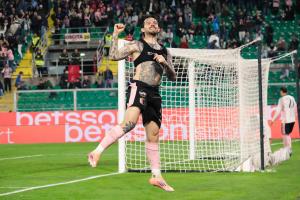 Palermo, Italia, 1 novembre 2025. Stadio Renzo Barbera, Palermo vs Pescara, match valido per il campionato di Serie B 2025/2026. Nella foto: Esultanza Matteo Brunori (Palermo FC)