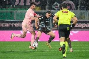 Palermo, Italia, 7 febbraio 2026. Stadio Renzo Barbera, Palermo vs Empoli, match valido per il campionato di Serie B 2025/2026. Nella foto: Mattia Bani (Palermo FC)