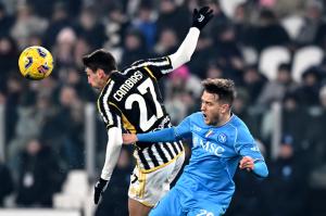 Db Torino 08/12/2023 - campionato di calcio serie A / Juventus-Napoli / foto Daniele Buffa/Image Sport 
nella foto: Andrea Cambiaso-Piotr Zielinski