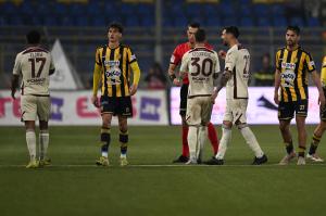 Castellamare di Stabia, 05.04.2025 - Juve Stabia - Salernitana / Campionato Serie B 2024-25 / foto Nicola Ianuale
Nella foto: espulsione Lilian Njoh