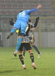 Alessandria Serie C, 2023/2024, Juventus Next Gen-Pineto 2-2, giocata allo stadio Giuseppe Moccagatta, nella foto: ponte effettuato da Simone De Santis