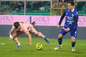 Palermo, Italy, 27 December 2025. Renzo Barbera Stadium, Palermo vs Padova, match valid for the 2025/2026 Serie B championship. In the photo: Jeremy Le Douaron (Palermo FC) and Francesco Belli (Padova)