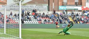 Alessandria, Serie B, 2021/2022, Alessandria-Pordenone 2-0, giocata allo stadio Giuseppe Moccagatta, nella foto: respinta di Giacomo Bindi