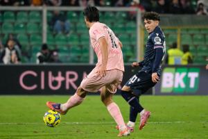 Palermo, Italia, 12 dicembre 2025. Stadio Renzo Barbera, Palermo vs Sampdoria, match valido per il campionato di Serie B 2025/2026. Nella foto: Filippo Ranocchia (Palermo FC) e Simone Panfundi (Sampdoria)