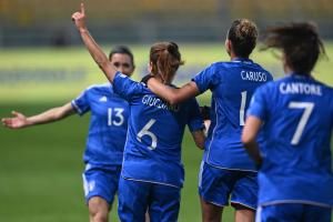 Db Parma 05/12/2023 - Nations League femminile / Italia-Svizzera / foto Daniele Buffa/Image Sport
nella foto: esultanza gol Manuela Giugliano